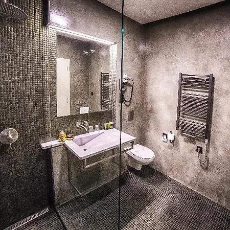 Готель La Bohemia 4*