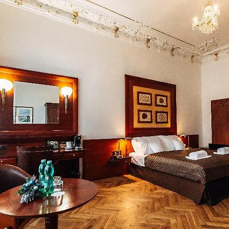Готель La Bohemia 4*